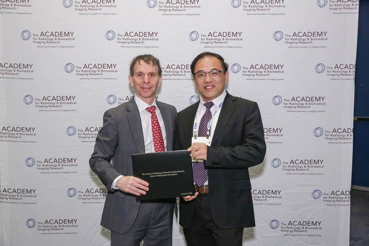 Dr. Hongdi Li is accepting this prestigious award.